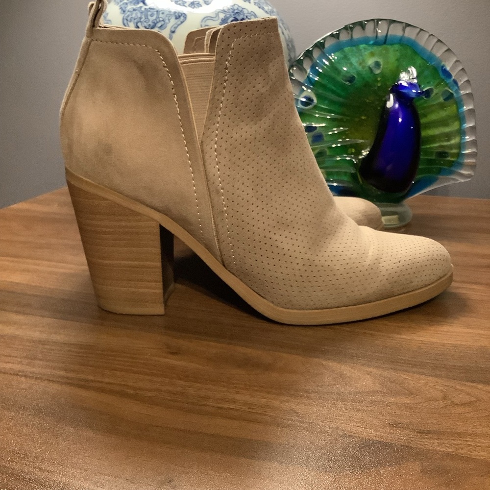 Universal Thread‎ Beige Ankle Booties - Picture 7 of 7